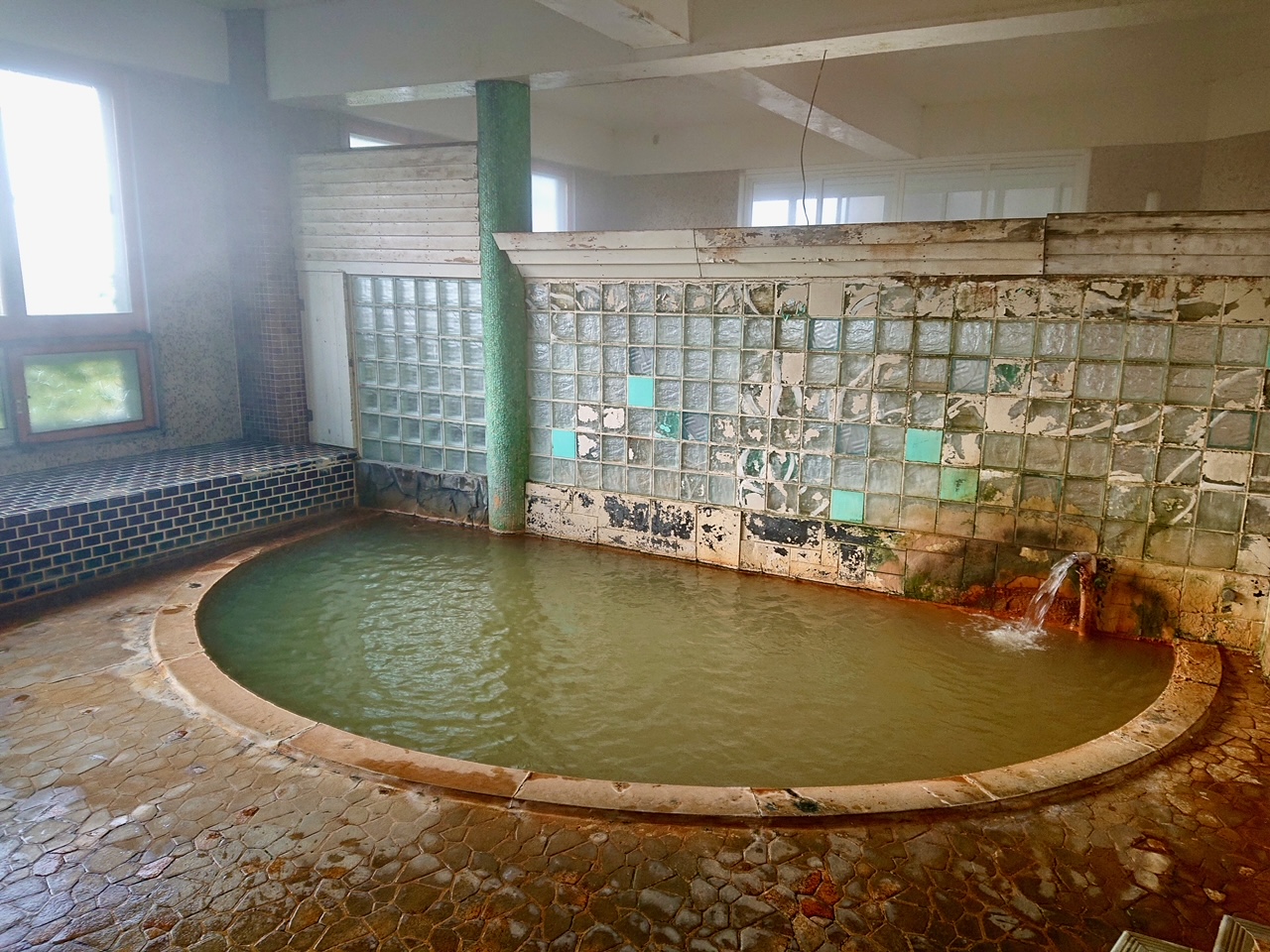 岩木山神社正面にある源泉かけ流しの湯宿…
