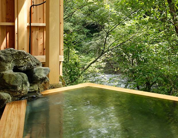 山中温泉　湯畑の宿　花つばき