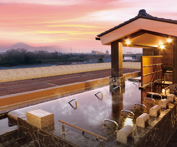 富士山を望む夕暮れの風景「国立温泉　湯楽の里」