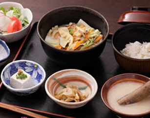 『長湯温泉 湯処 ゆの花（かじか庵）ご入浴とエノハの唐揚げ付き「麦とろ御膳」のセットクーポン！』