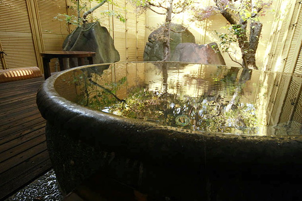 旅館笛吹川（ふえふきがわ）