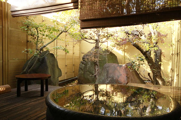 旅館笛吹川（ふえふきがわ）