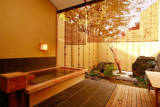 旅館笛吹川（ふえふきがわ）