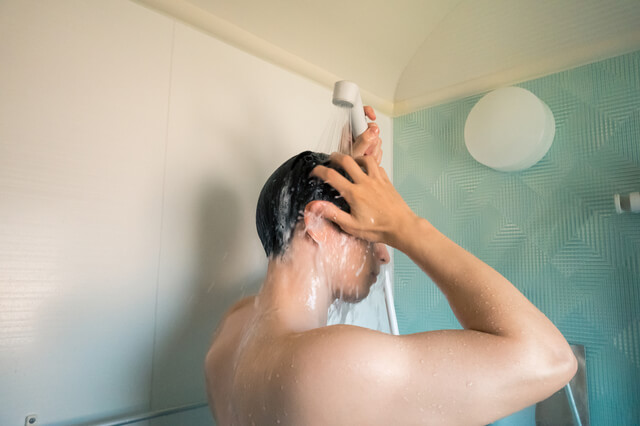 湯シャンで頭皮改善？具体的なやり方や期待される効果、実施する際の注意点を解説