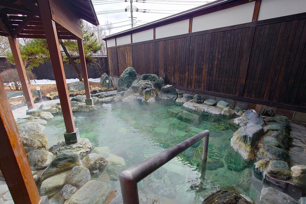 草津温泉「亀の井ホテル 草津リゾート」なら姉妹ホテル3源泉湯めぐりと上州グルメビュッフェも叶う