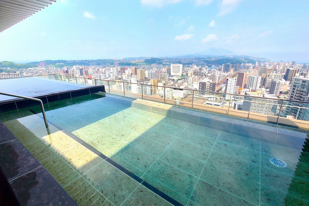 夏の大分で涼を満喫！絶景露天風呂とサウナとヒンヤリ高濃度炭酸泉が人気の「シティスパてんくう」へ