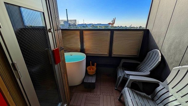 【かのほてる&CABIN 千葉蘇我】家族利用もOK！海が見える時間貸しサウナでリビング感覚の休日を。