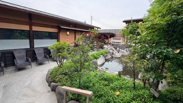 温泉、炭酸風呂、サウナからラドン蒸気浴まで取り揃えた「極楽湯 上尾店」