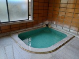 こぢんまりとした昭和レトロな共同浴場…