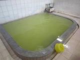 黄緑色の共同浴場