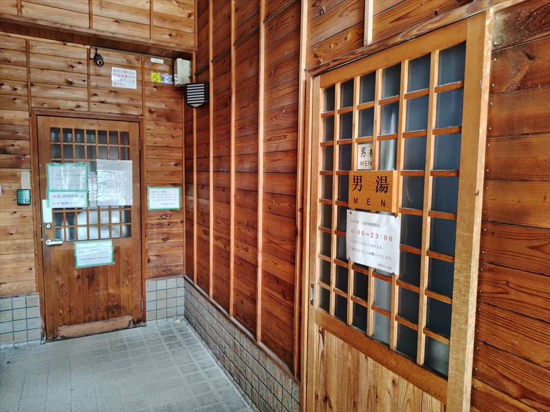 お腹を満たして、次の湯に向かう途中に、…