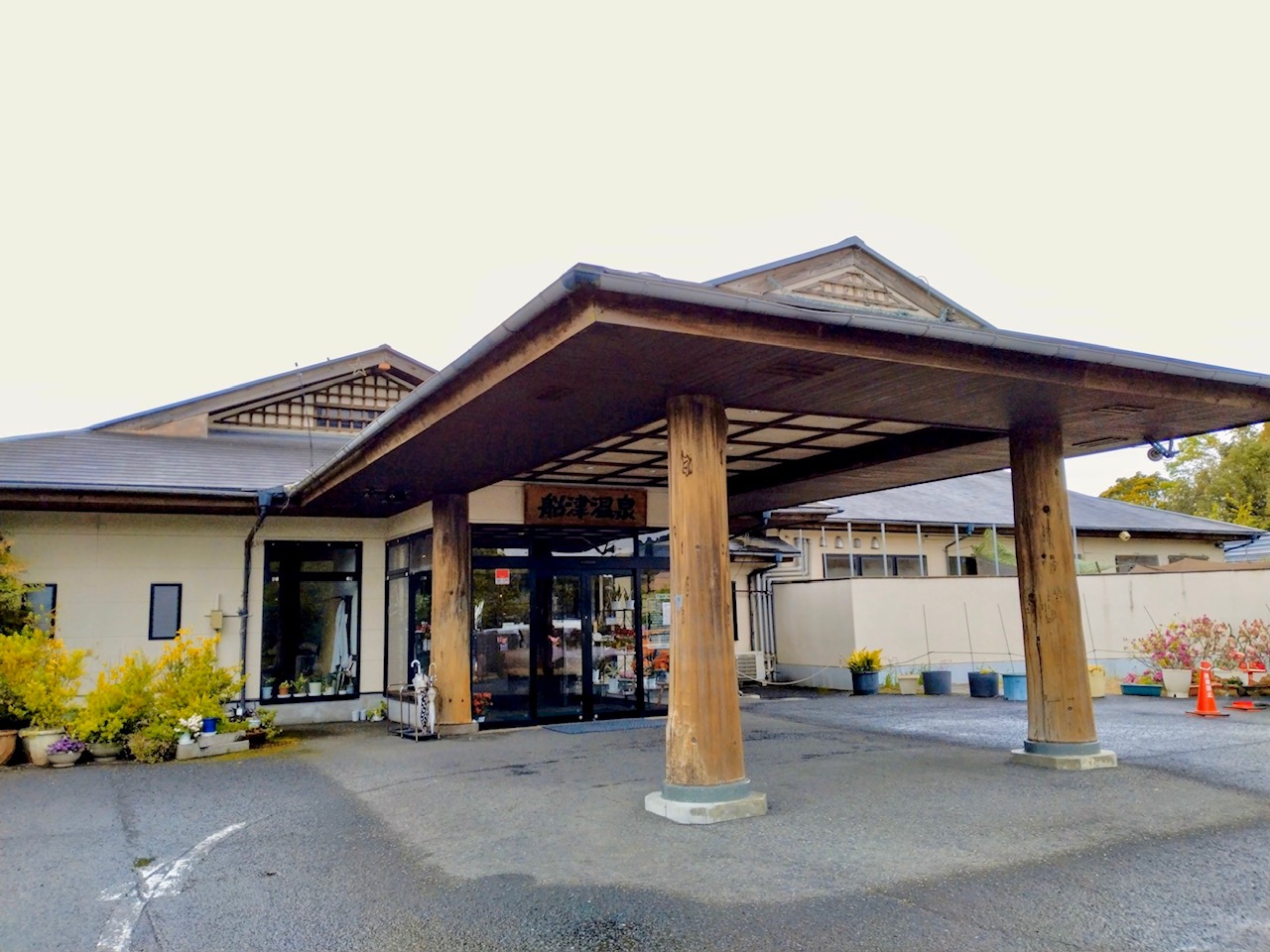 姶良で人気の湯量豊富な日帰り温泉…