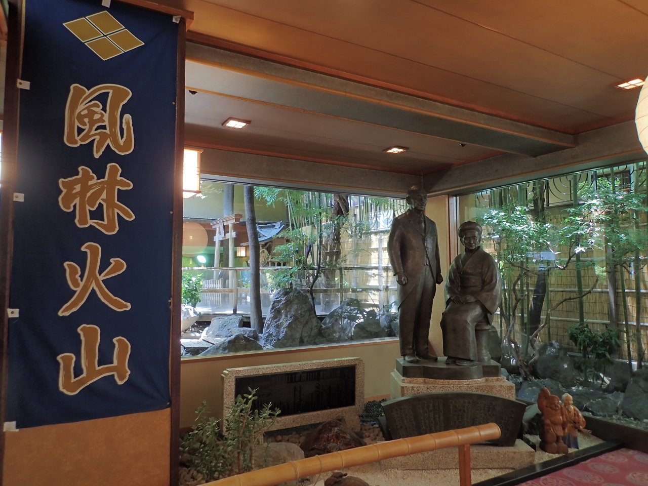 石和温泉の駅近くに建つ温泉ホテルです。…