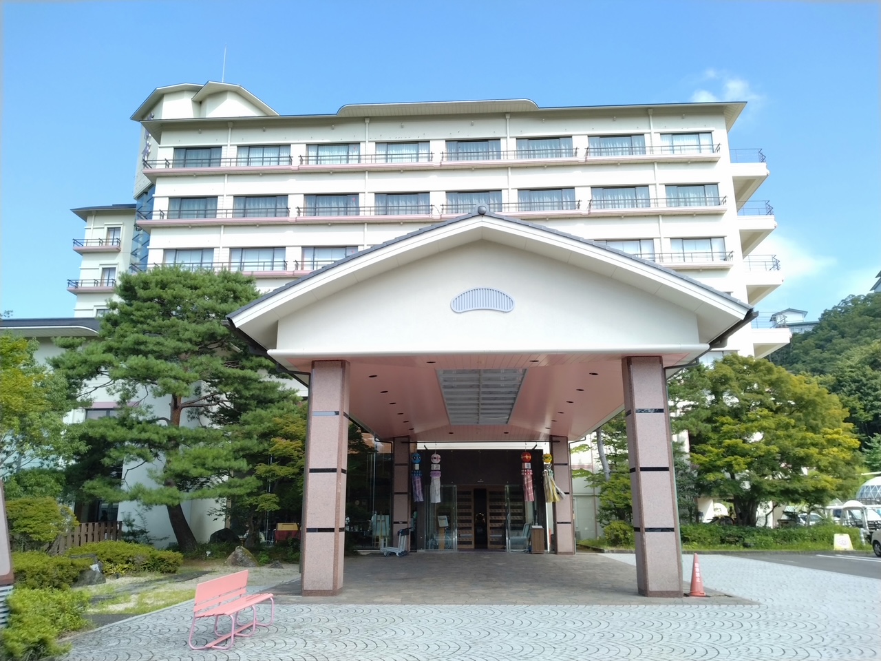 華やいだ雰囲気の秋保温泉の湯宿…