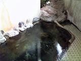透明度の高い岩窟風呂