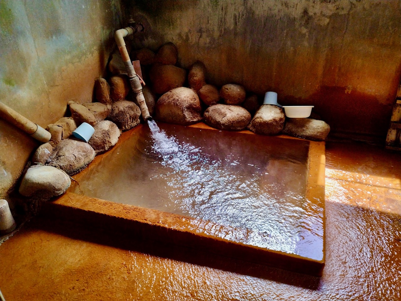 指圧治療院の奥にある霧島の隠れた名湯…