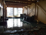 木造湯屋に巨石風呂
