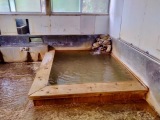 飲浴両用されるミネラル豊富な温泉…