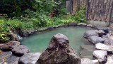 熊は出ないと思うがワイルドな露天。 … 熊は出ないと思うがワイルドな露天。 …
