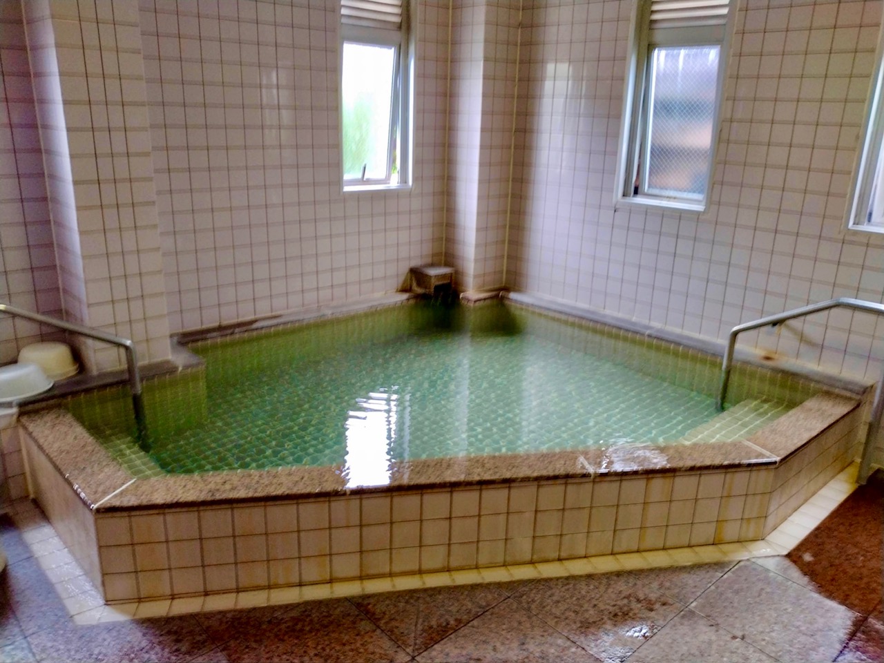 ツルツル美肌の湯が源泉かけ流しの湯宿…