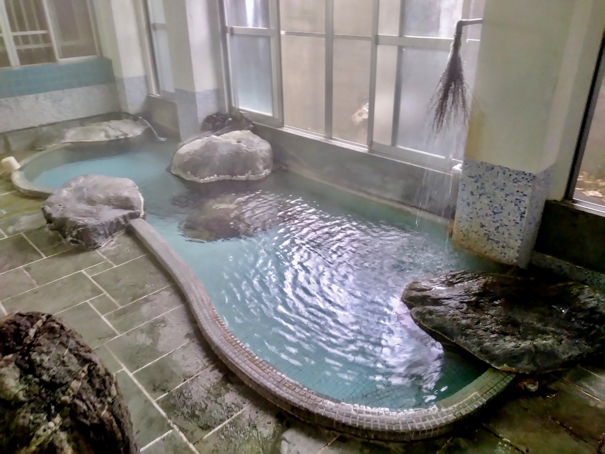 4つの貸切風呂と自家源泉の傳太郎の湯…