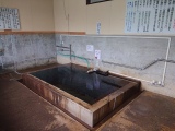 今も大切にされる亀沢集落の共同浴場…