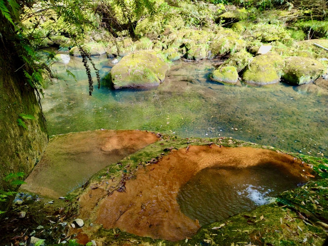 天降川のせせらぎと大自然に癒される野湯…