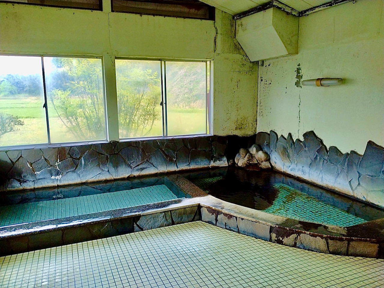 鄙び系好きが吸い寄せられる長閑な湯処…