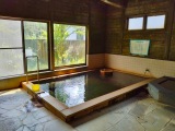 製茶工場の敷地内に建つかけ流し温泉… 製茶工場の敷地内に建つかけ流し温泉…